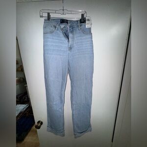 NWT. New With Tags. HOLLISTER ULTRA HIGH-RISE DAD JEANS size 9 Long